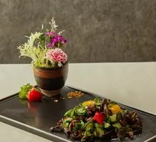 Crisp Cucumber Stir-fried with Black Wood Ear and Tremella