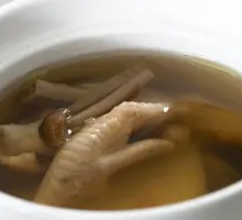 Peanut and Mung Bean Stewed Chicken Feet