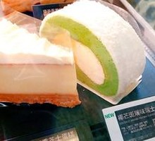 Coconut Mango Pandan Swiss Roll
