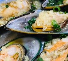Steamed Mussels with Garlic