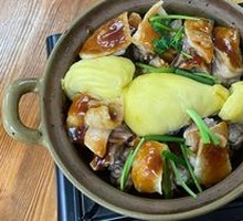 Golden Pillow Durian Chicken Stew