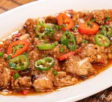 Stir-Fried Garlic and Chili Steamed Pork Ribs