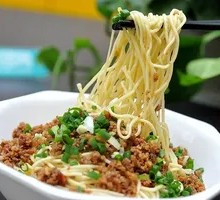Dry-Mixed Pea and Meat Noodles