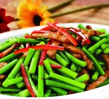 Stir-Fried Beef with Garlic Shoots