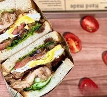 Burned Sauce Chicken Leg Sandwich