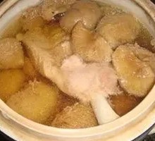 Hedgehog Mushroom and Pork Soup