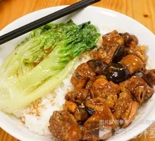 Braised Chicken Rice with Dried Mushrooms