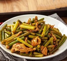 Garlic Stem Sichuan Pork in Wooden Bucket Rice