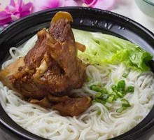 Pork Knuckle Rice Noodles
