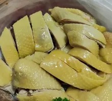 Steamed Chicken in White Sauce