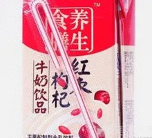 Red Date and Goji Berry Milk