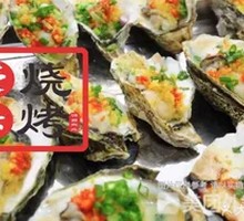 Freshly Opened and Grilled Zhanjiang Oyster with Garlic