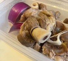 Hand-grabbed Lamb Leg