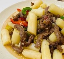 Stir-Fried Tender Beef with Lotus Stem