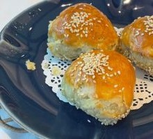 Honey-glazed BBQ Pork Pastry