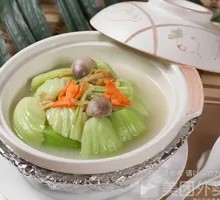 Salted Pork Bone and Mustard Greens Stew