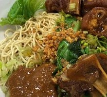 Pork Trotter Noodles
