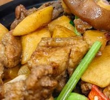 Braised Pig Trotter with Radish