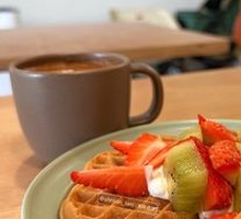 Yogurt Fruit Waffle