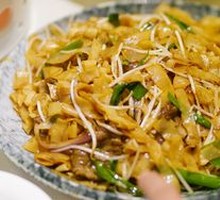 Traditional Dry-Fried Beef Rice Noodles