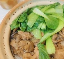 Braised Chicken with Mushrooms in Clay Pot Rice