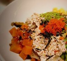 金枪鱼牛油果拌饭