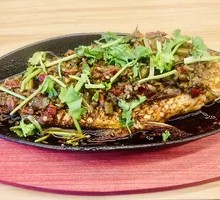 Sautéed Crucian Carp on Iron Plate