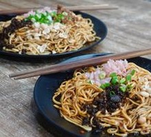 Roll King Meat Noodles