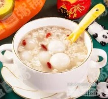 Glutinous Rice Balls with Fermented Rice Wine and Peanuts