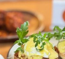 Shredded Pork Benedict Egg