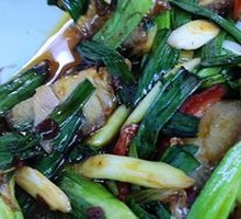 Stir-fried Pork with Garlic Shoots