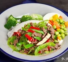 Green Pepper Lemon Golden Beef Noodle Soup
