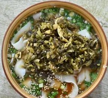 Sour Cabbage and Pork Noodles