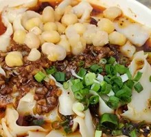 Pea and Pork Sauce Knife-Sliced Noodles