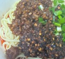 Dry Stir-Fried Noodles with Meat Sauce