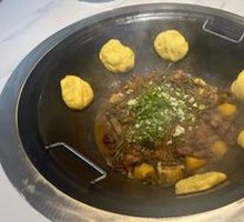 Stewed Goose in Iron Pot