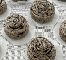Black Sesame Layered Roll