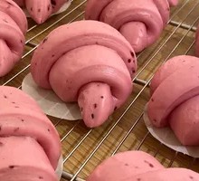 Cranberry Croissant Bun