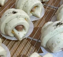 Seaweed Sausage Sesame Bun