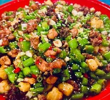 Sichuan-style Fresh Rabbit and Frog Hot Pot