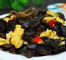 Black Fungus and Egg Stir-Fry
