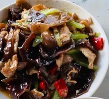 Stir-fried Pork with Wood Ear Mushrooms