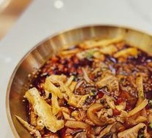 Signature Spicy Noodles with Mixed Sauce