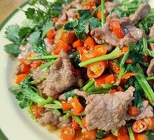 Stir-Fried Beef with Yellow Onion