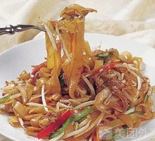 Stir-Fried Rice Noodles with Pork