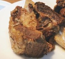 手抓牛肉