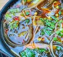 Special Crispy Pork Hot Pot Rice Noodles