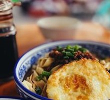 Hou's Spicy Beef Noodles