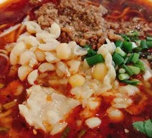 Small Portion Red Broth Pea and Pork Noodles