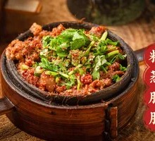 Steamed Pork Intestines with Rice Flour in Bamboo Basket